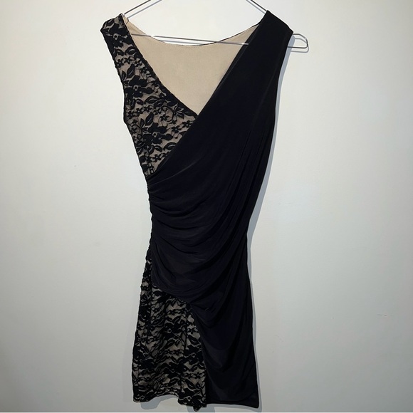 Elegant Black Lace Dress - Picture 3 of 4